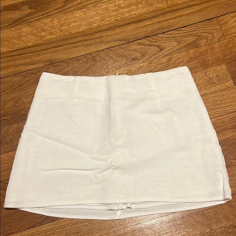 White mini pencil skirt for casual wear